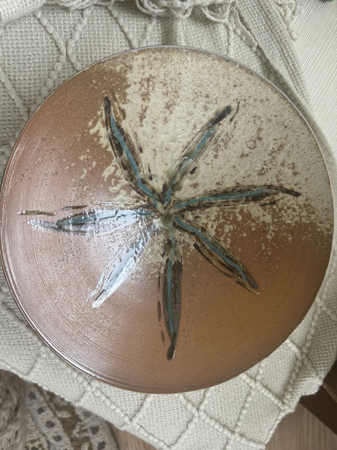 Ceramic plate with blue and brown linear design